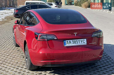 Седан Tesla Model 3 2022 в 