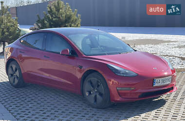 Седан Tesla Model 3 2022 в 