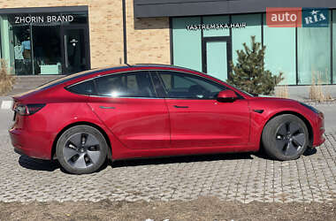 Седан Tesla Model 3 2022 в 