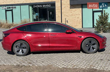 Седан Tesla Model 3 2022 в 