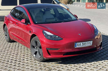 Седан Tesla Model 3 2022 в 