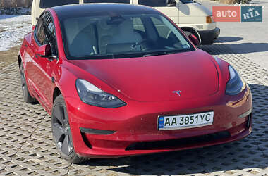 Седан Tesla Model 3 2022 в 