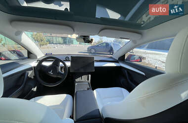 Седан Tesla Model 3 2022 в 