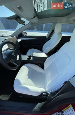 Седан Tesla Model 3 2022 в 