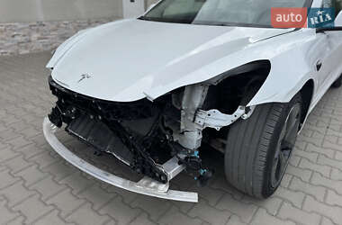 Седан Tesla Model 3 2022 в 