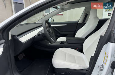 Седан Tesla Model 3 2022 в 