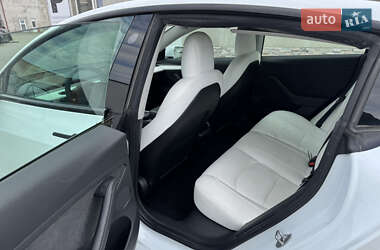 Седан Tesla Model 3 2022 в 