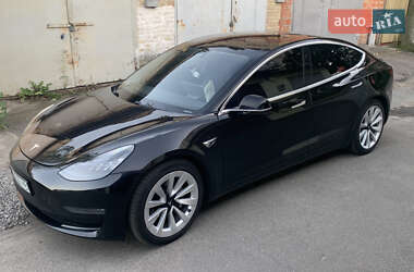 Седан Tesla Model 3 2020 в 