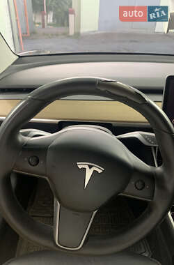 Седан Tesla Model 3 2020 в 