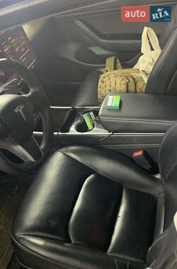 Седан Tesla Model 3 2020 в 