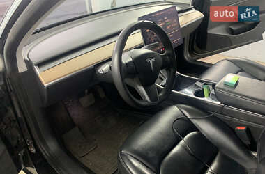 Седан Tesla Model 3 2020 в 