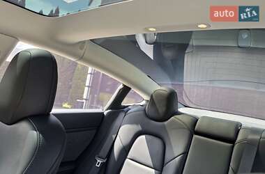 Седан Tesla Model 3 2018 в 