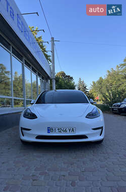 Седан Tesla Model 3 2022 в 