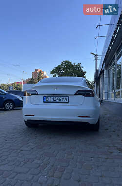Седан Tesla Model 3 2022 в 