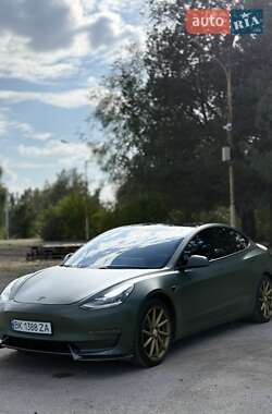 Седан Tesla Model 3 2019 в 