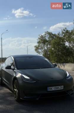 Седан Tesla Model 3 2019 в 