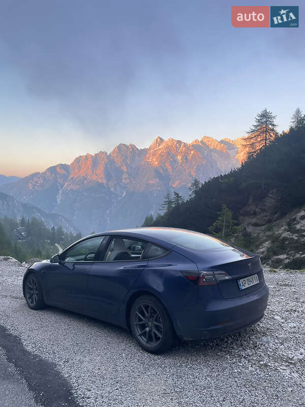 Седан Tesla Model 3 2021 в Днепре