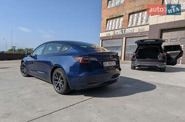 Седан Tesla Model 3 2023 в 