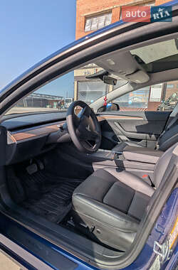 Седан Tesla Model 3 2023 в 
