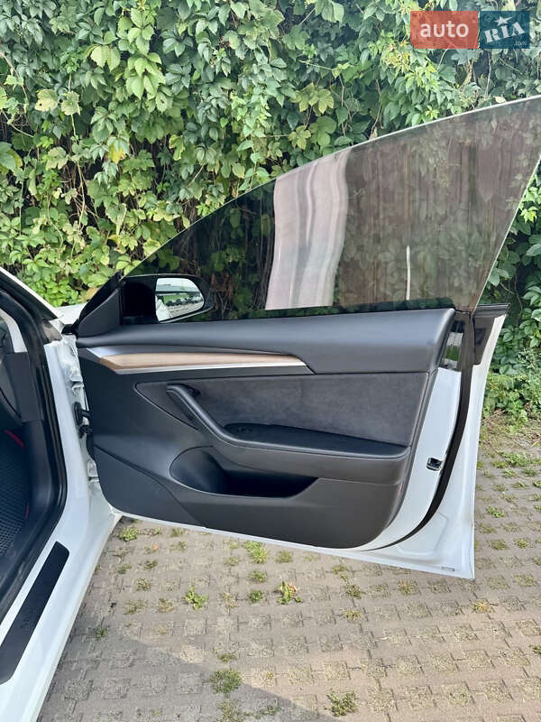 Седан Tesla Model 3 2021 в Києві