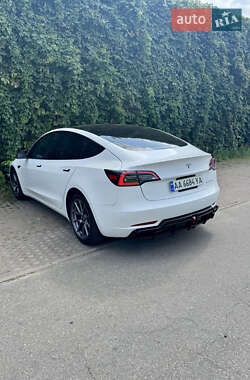 Седан Tesla Model 3 2021 в 