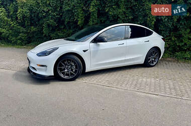Седан Tesla Model 3 2021 в Киеве