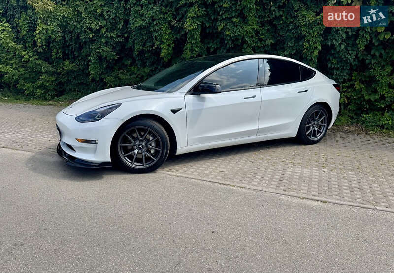 Седан Tesla Model 3 2021 в Києві