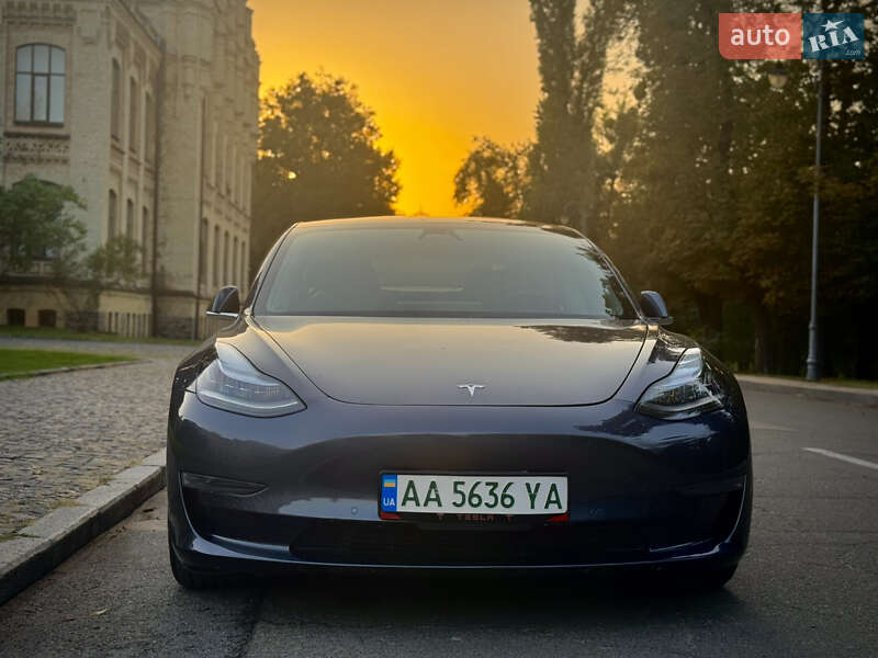 Седан Tesla Model 3 2020 в Киеве