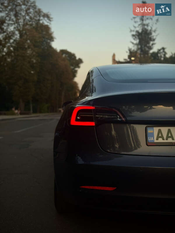 Седан Tesla Model 3 2020 в Киеве