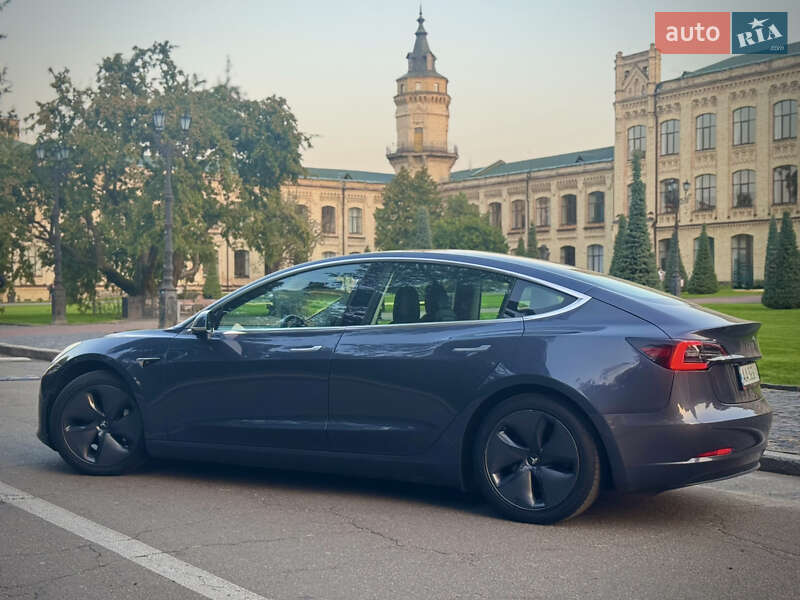 Седан Tesla Model 3 2020 в Киеве