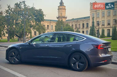 Седан Tesla Model 3 2020 в 