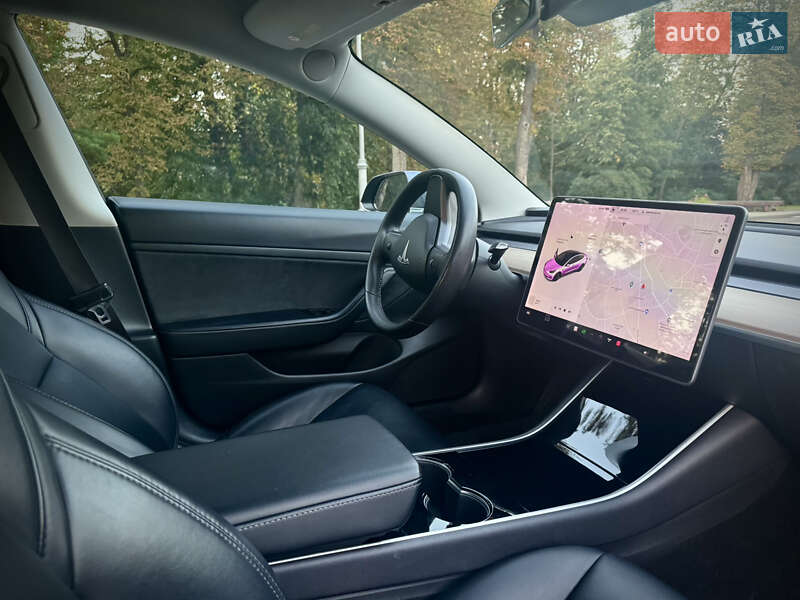 Седан Tesla Model 3 2020 в Киеве