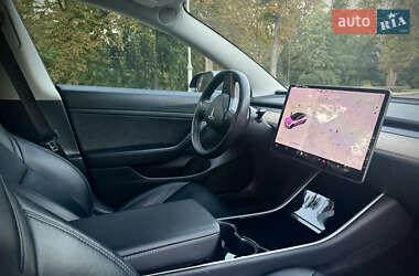 Седан Tesla Model 3 2020 в 