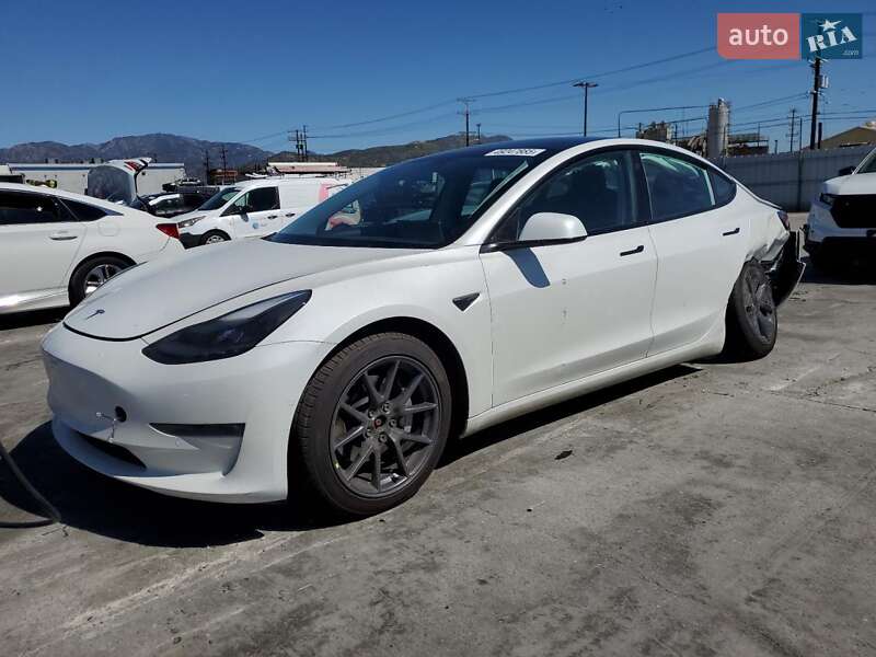 Седан Tesla Model 3 2021 в Києві