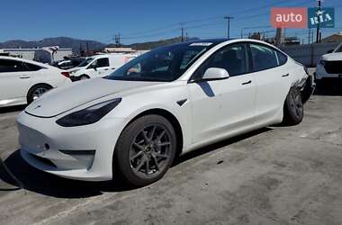 Седан Tesla Model 3 2021 в 