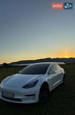 Седан Tesla Model 3 2020 в Хусті
