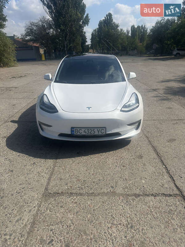 Седан Tesla Model 3 2018 в Николаеве