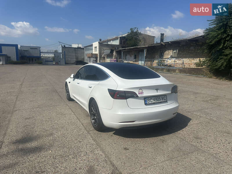 Седан Tesla Model 3 2018 в Николаеве