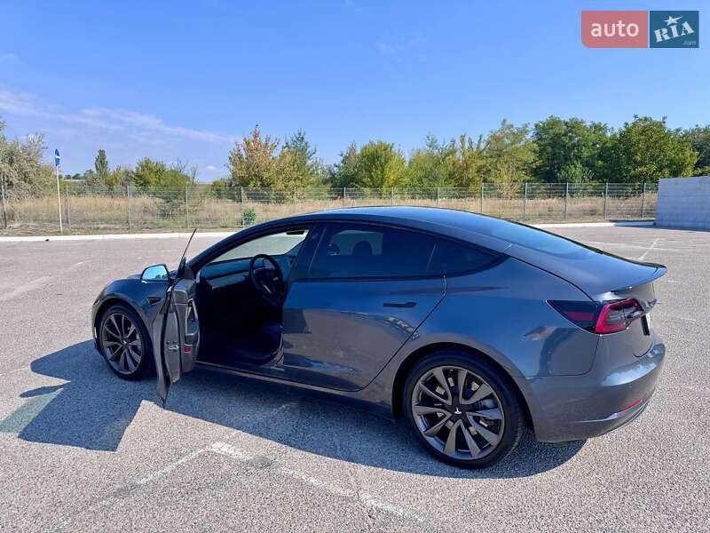 Седан Tesla Model 3 2020 в Дніпрі