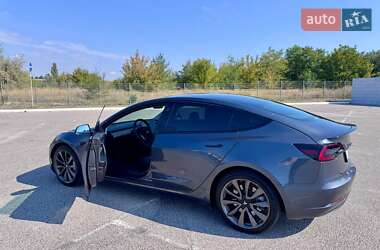 Седан Tesla Model 3 2020 в 