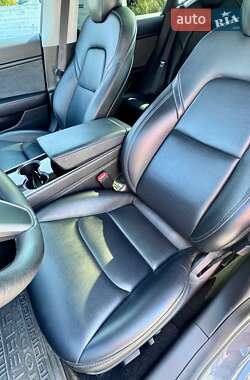 Седан Tesla Model 3 2020 в 