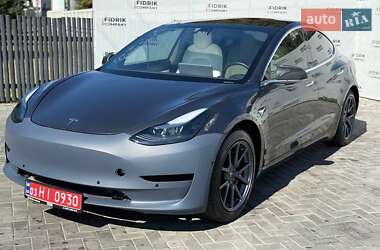 Седан Tesla Model 3 2020 в 