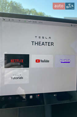Седан Tesla Model 3 2021 в 