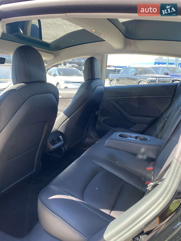 Седан Tesla Model 3 2021 в Києві
