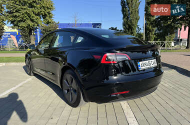 Седан Tesla Model 3 2022 в 