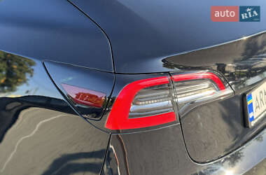 Седан Tesla Model 3 2022 в 