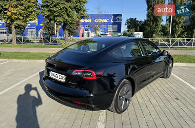 Седан Tesla Model 3 2022 в 