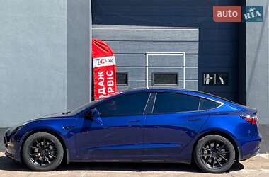 Седан Tesla Model 3 2023 в 