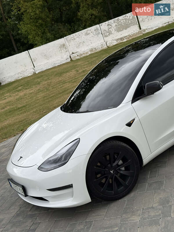 Седан Tesla Model 3 2022 в Луцке