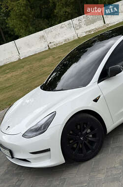Седан Tesla Model 3 2022 в 